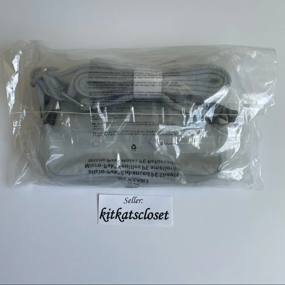 🆕 seal grey/black - NWT lululemon everywhere crossbody bag .7L - Picture 3 of 5